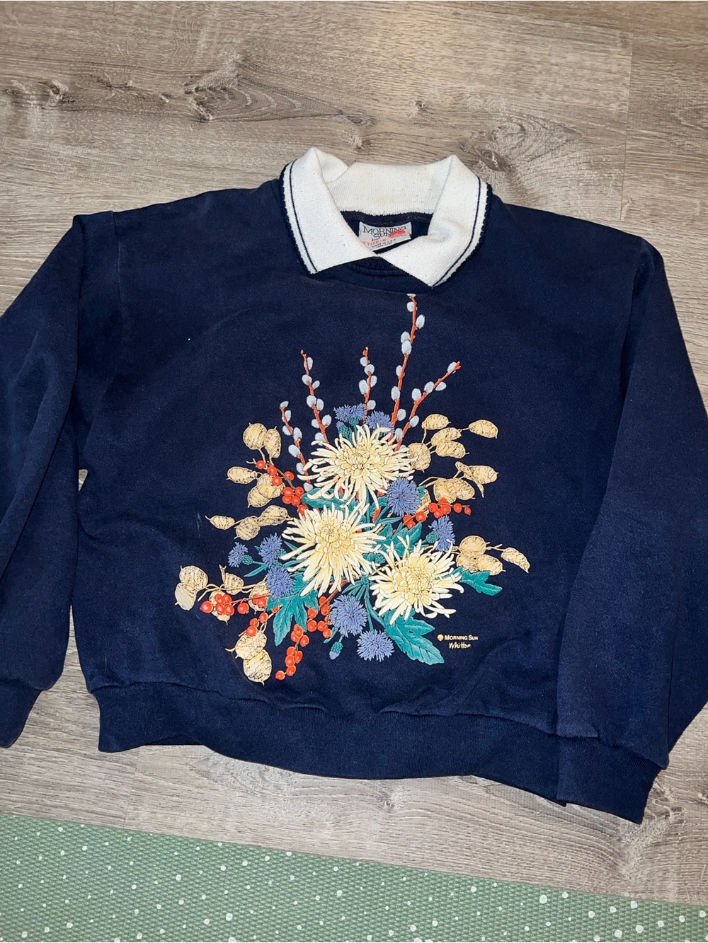 Vintage Morning Sun Navy Floral Design Sweatshirt with White Collar